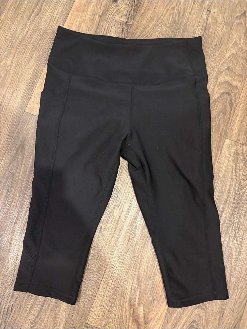 FREE in bundle Women's Black Capri Leggings with High-Rise Waist worn 1x L